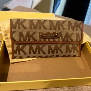Michael Kors large brown wallet with bag and boxes brand new